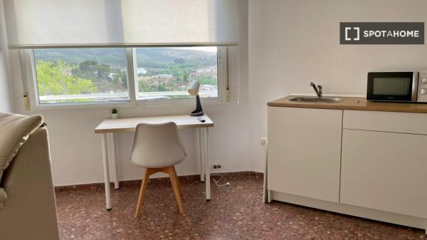 Room for rent in 4-bedroom apartment in Alcoi, Alicante