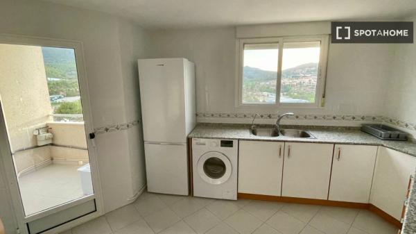 Room for rent in 4-bedroom apartment in Alcoi, Alicante