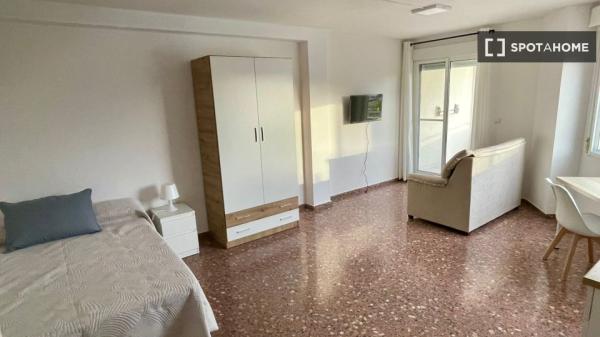 Room for rent in 4-bedroom apartment in Alcoi, Alicante