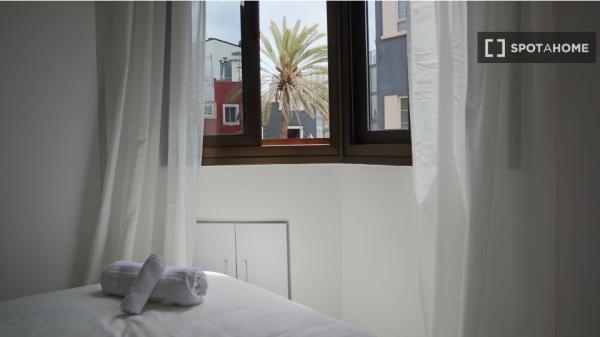 Room in shared apartment in Las Palmas de Gran Canari