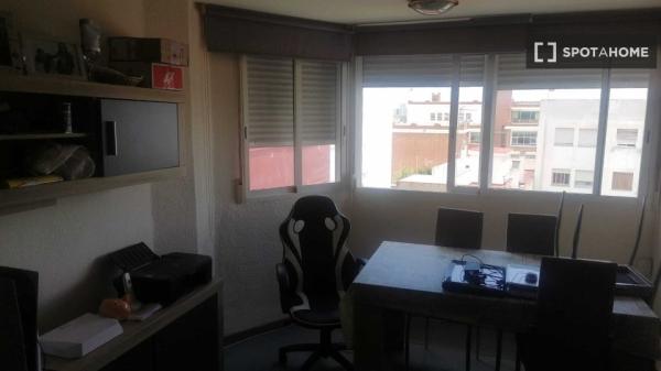 Room for rent in 2-bedroom apartment in Paterna, Valencia