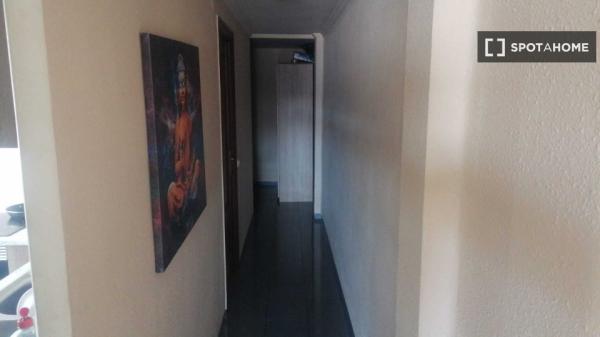 Room for rent in 2-bedroom apartment in Paterna, Valencia