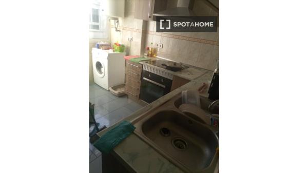 Room for rent in 2-bedroom apartment in Paterna, Valencia