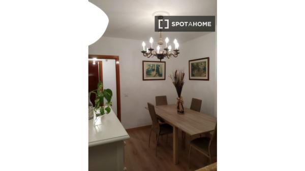 Whole 4 bedrooms apartment in Sevilla