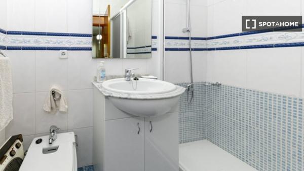 Whole 4 bedrooms apartment in Sevilla