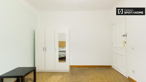 Compartir un apartamento de 9 dormitorios en Puerta del Sol, Madrid