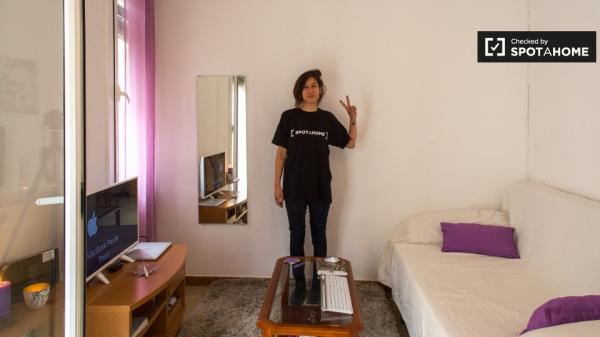 Se alquila habitación en apartamento de 2 dormitorios en Poble-sec, Barcelona