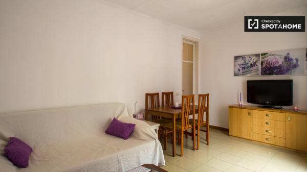 Se alquila habitación en apartamento de 2 dormitorios en Poble-sec, Barcelona