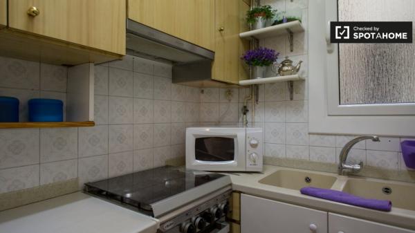 Se alquila habitación en apartamento de 2 dormitorios en Poble-sec, Barcelona