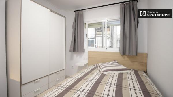 Comparte un apartamento de 2 dormitorios en Sant Martí, Barcelona