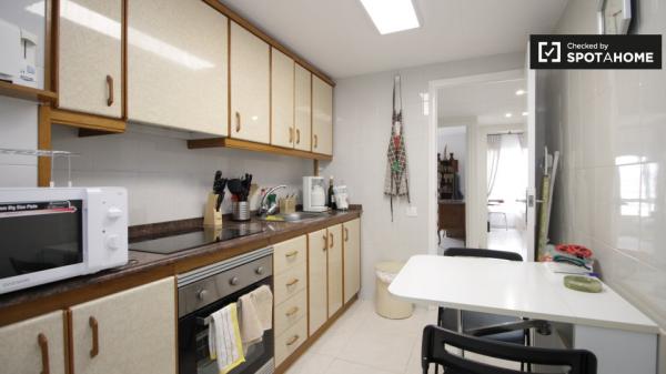 Comparte un apartamento de 2 dormitorios en Sant Martí, Barcelona