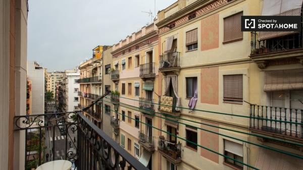 Se alquila habitación en apartamento de 2 dormitorios en Poble-sec, Barcelona