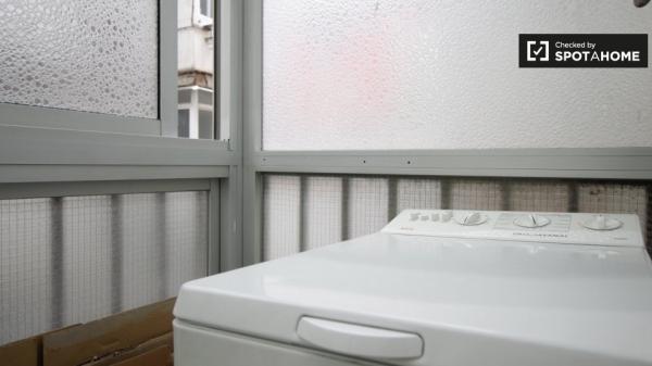 Comparte un apartamento de 2 dormitorios en Sant Martí, Barcelona