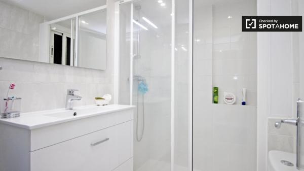 Comparte un apartamento de 2 dormitorios en Sant Martí, Barcelona