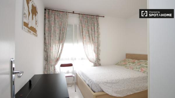 Comparte un apartamento de 2 dormitorios en Sant Martí, Barcelona