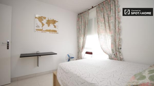 Comparte un apartamento de 2 dormitorios en Sant Martí, Barcelona