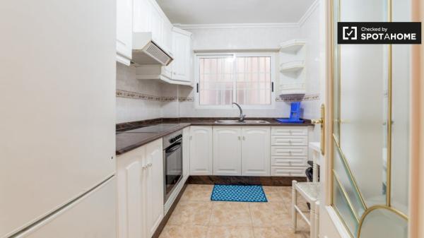 Buena habitación, apartamento de 3 dormitorios, Camins al Grau, Valencia