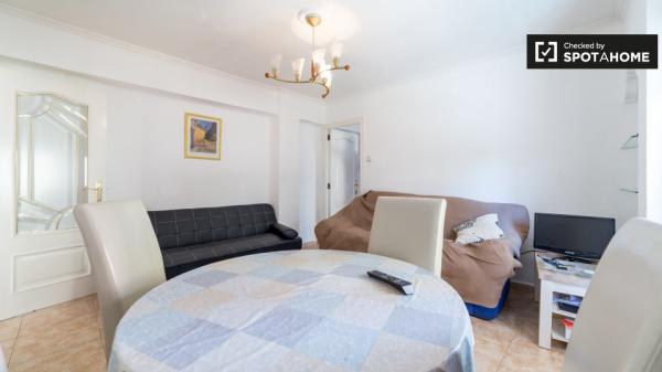 Buena habitación, apartamento de 3 dormitorios, Camins al Grau, Valencia