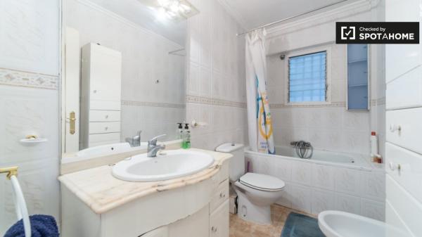 Buena habitación, apartamento de 3 dormitorios, Camins al Grau, Valencia