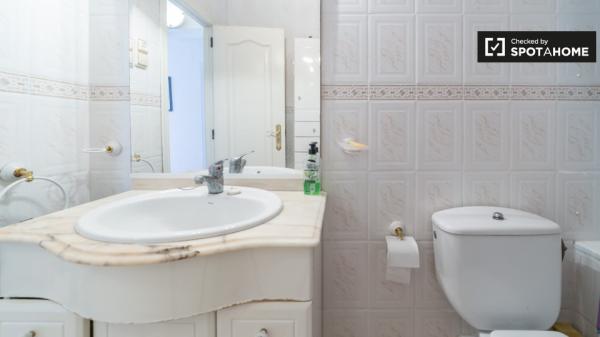 Buena habitación, apartamento de 3 dormitorios, Camins al Grau, Valencia