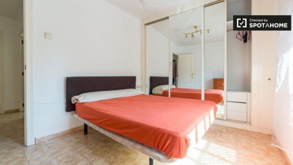 Buena habitación, apartamento de 3 dormitorios, Camins al Grau, Valencia