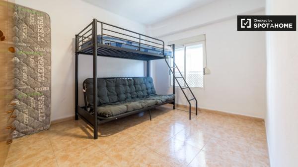 Buena habitación, apartamento de 3 dormitorios, Camins al Grau, Valencia