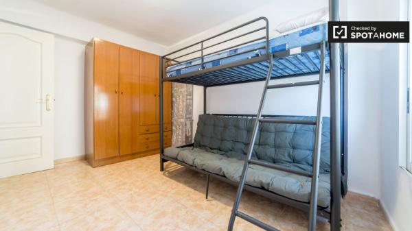 Buena habitación, apartamento de 3 dormitorios, Camins al Grau, Valencia