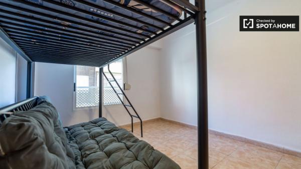 Buena habitación, apartamento de 3 dormitorios, Camins al Grau, Valencia