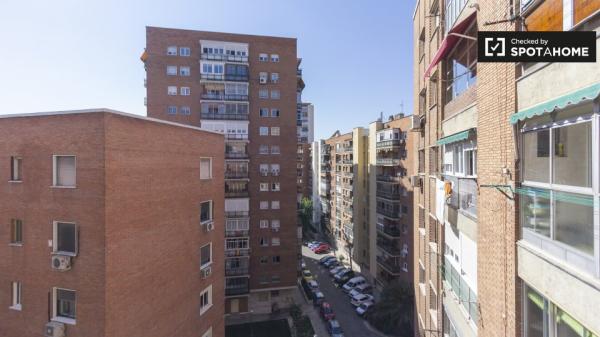 Moderno estudio en alquiler en la Puerta del Ángel, Madrid.