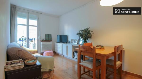 Se alquila habitación en apartamento de 2 dormitorios en el Eixample Dreta.