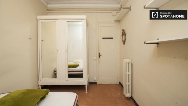 Chambre confortable dans un appartement de 4 chambres à L'Esquerra de l'Eixample