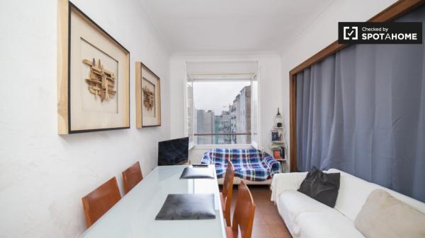 Chambre confortable dans un appartement de 4 chambres à L'Esquerra de l'Eixample