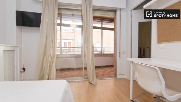 Excellent room in shared apartment in Alcalá de Henares