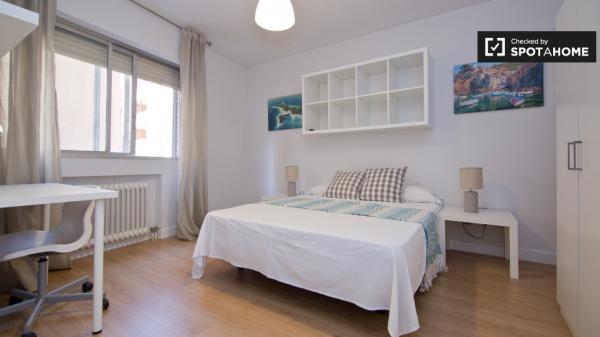 Chambre à louer dans un appartement partagé à Alcalá de Henares