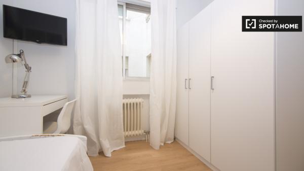 Excelente quarto em apartamento compartilhado em Alcalá de Henares