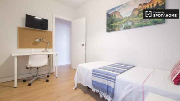 Chambre confortable dans un appartement partagé à Alcalá de Henares