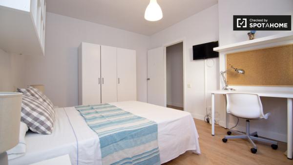 Inviting room in shared apartment in Alcalá de Henares