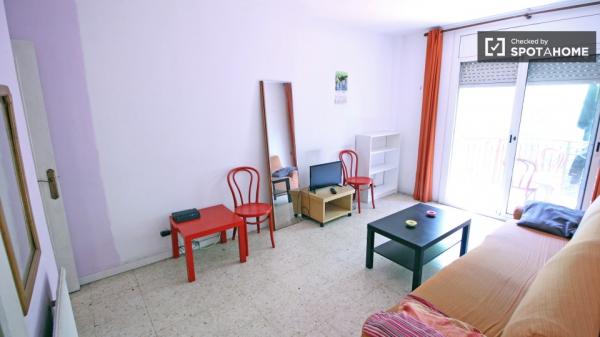 Quarto mobiliado em apartamento compartilhado em Sants, Barcelona