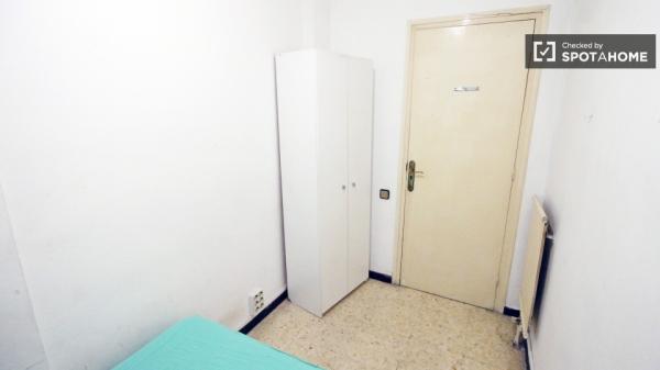 Quarto mobiliado em apartamento compartilhado em Sants, Barcelona