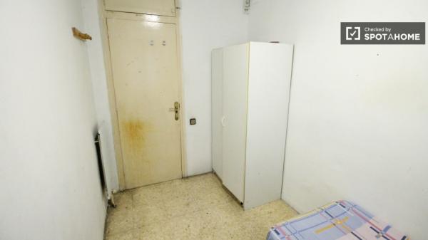 Quarto mobiliado em apartamento compartilhado em Sants, Barcelona