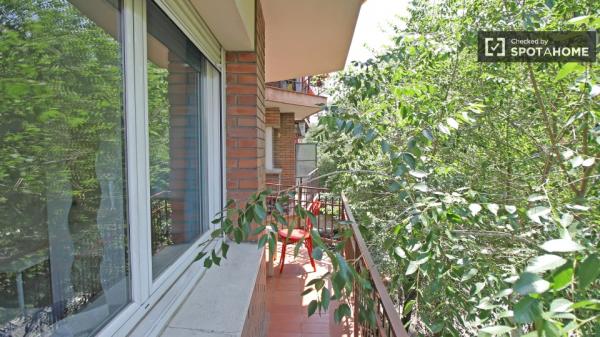 Estupenda habitación en piso compartido en Sants, Barcelona