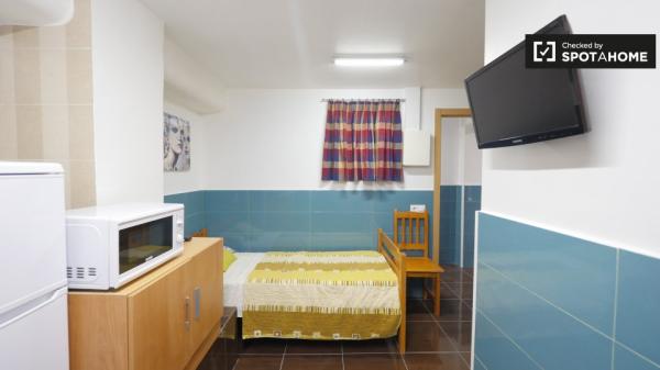 Se alquila habitación estudio en piso en Hospitalet de Llobregat