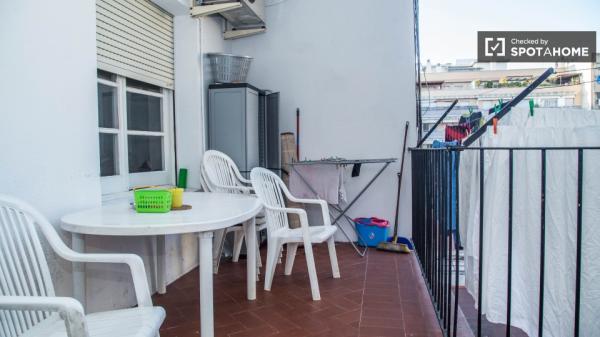 Habitación luminosa en apartamento de 4 dormitorios en el Eixample, Barcelona