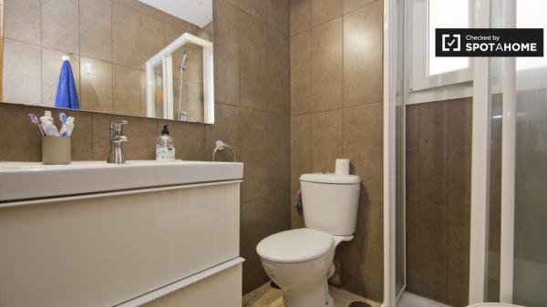 Quarto equipado em apartamento em Alcalá de Henares, Madrid