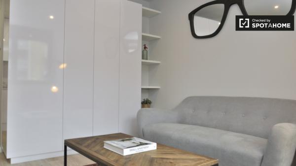 Moderno apartamento con piscina en alquiler en Poblenou, Barcelona