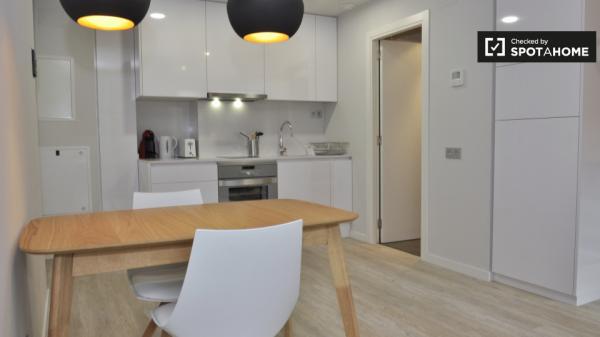 Moderno apartamento con piscina en alquiler en Poblenou, Barcelona