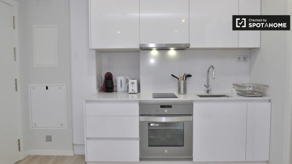 Moderno apartamento con piscina en alquiler en Poblenou, Barcelona