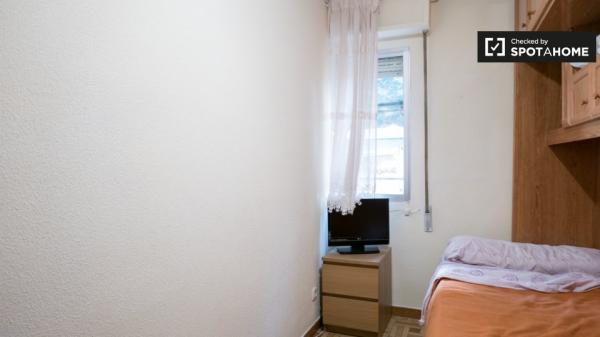 Habitación en piso de 2 dormitorios en Puente de Vallecas, Madrid.