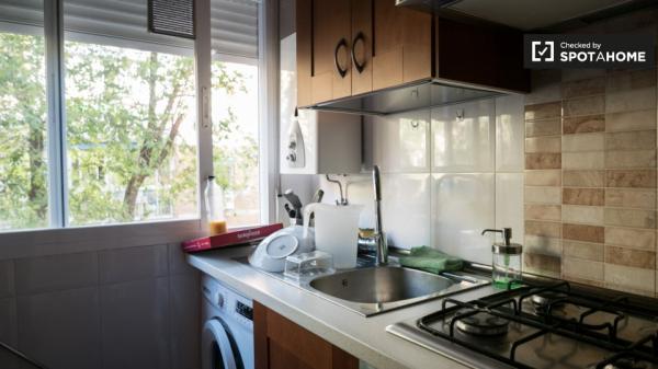 Habitación en piso de 2 dormitorios en Puente de Vallecas, Madrid.