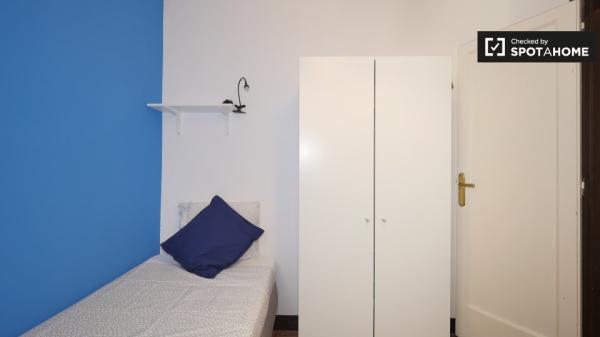 Se alquila habitación en apartamento de 3 dormitorios en Sants, Barcelona